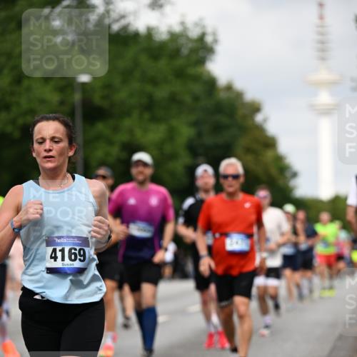 29.06.2025 - hella hamburg halbmarathon Dr. Thomas Lammeyer http://msf.ph/oto/8179706 29.06.2025 10:10:18 Kennedybrücke 1229, 1830, 1842, 2471, 2624, 3062, 4169, 4542, 5431, 6014, 7741, 8049, 8290, 8744, 8894, 8909, 9477, 9917, 10214, 10781 meine-sportfotos.de