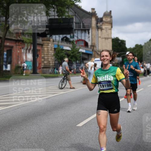 29.06.2025 - hella hamburg halbmarathon Yannick Fuchs http://msf.ph/oto/8179722 29.06.2025 10:42:45 20KM 1086, 1163, 1176, 1537, 1884, 1892, 1914, 2442, 3213, 4711, 5421, 6377, 6923, 7367, 8216, 8889, 8916, 9482, 9638, 9770, 10000, 11467, 12149, 12534, 12747, 12840, 14192, 14511, 14814, 14990, 15573, 15917, 15981, 16094, 16269, 17007, 17127, 18251, 18815, 18923, 19198 meine-sportfotos.de