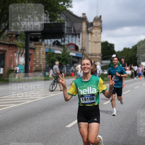 29.06.2025 - hella hamburg halbmarathon Yannick Fuchs http://msf.ph/oto/8179746 29.06.2025 10:42:46 20KM 1086, 1163, 1176, 1537, 1884, 1892, 1914, 2442, 3213, 4711, 5421, 6377, 6923, 7367, 8216, 8889, 8916, 9482, 9638, 9770, 10000, 11451, 11467, 12149, 12534, 12840, 14192, 14511, 14814, 14990, 15573, 15784, 15917, 15981, 16094, 16269, 17007, 17127, 17982, 18251, 18815, 18923, 19198 meine-sportfotos.de