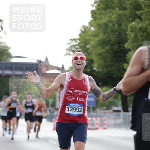 29.06.2025 - hella hamburg halbmarathon Jannik Wohlers http://msf.ph/oto/8179748 29.06.2025 09:42:33 Lombardsbrücke 5612, 7331, 7855, 9097, 9269, 11228, 11994, 12341, 12360, 12529, 12992, 13346, 14753, 14836, 18740, 19041, 19042, 19050, 19076 meine-sportfotos.de