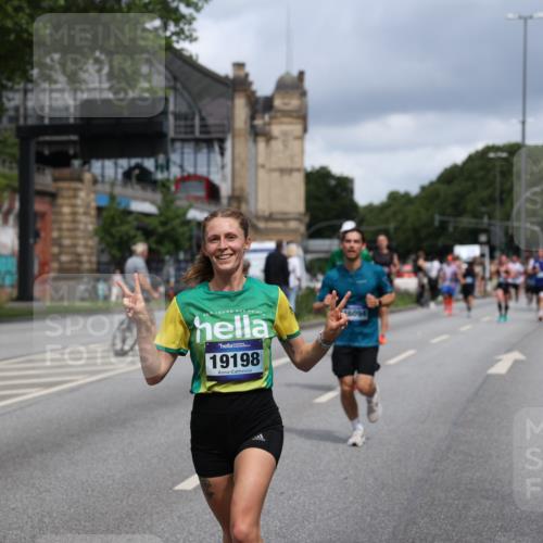 29.06.2025 - hella hamburg halbmarathon Yannick Fuchs http://msf.ph/oto/8179758 29.06.2025 10:42:46 20KM 1086, 1163, 1176, 1537, 1884, 1892, 1914, 2442, 3213, 4711, 5421, 6377, 6923, 7367, 8216, 8889, 8916, 9482, 9638, 9770, 10000, 11451, 11467, 12149, 12534, 12840, 14192, 14511, 14814, 14990, 15573, 15784, 15917, 15981, 16094, 16269, 17007, 17127, 17982, 18251, 18815, 18923, 19198 meine-sportfotos.de