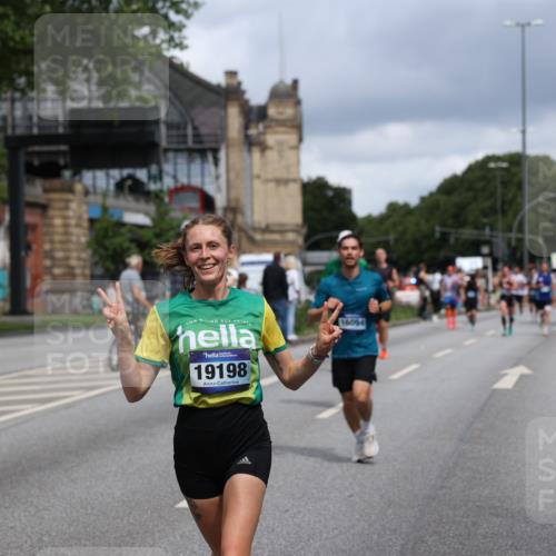 29.06.2025 - hella hamburg halbmarathon Yannick Fuchs http://msf.ph/oto/8179763 29.06.2025 10:42:46 20KM 1086, 1163, 1176, 1537, 1884, 1892, 1914, 2442, 3213, 4711, 5421, 6377, 6923, 7367, 8216, 8889, 8916, 9482, 9638, 9770, 10000, 11451, 11467, 12149, 12534, 12840, 14192, 14511, 14814, 14990, 15573, 15784, 15917, 15981, 16094, 16269, 17007, 17127, 17982, 18251, 18815, 18923, 19198 meine-sportfotos.de