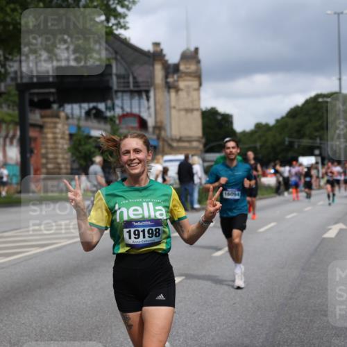 29.06.2025 - hella hamburg halbmarathon Yannick Fuchs http://msf.ph/oto/8179769 29.06.2025 10:42:46 20KM 1086, 1163, 1176, 1537, 1884, 1892, 1914, 2442, 3213, 4711, 5421, 6377, 6923, 7367, 8216, 8889, 8916, 9482, 9638, 9770, 10000, 11451, 11467, 12149, 12534, 12840, 14192, 14511, 14814, 14990, 15573, 15784, 15917, 15981, 16094, 16269, 17007, 17127, 17982, 18251, 18815, 18923, 19198 meine-sportfotos.de