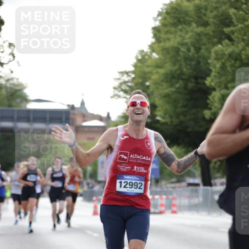 29.06.2025 - hella hamburg halbmarathon Jannik Wohlers http://msf.ph/oto/8179786 29.06.2025 09:42:33 Lombardsbrücke 5612, 7331, 7855, 9097, 9269, 11228, 11994, 12341, 12360, 12529, 12992, 13346, 14753, 14836, 18740, 19041, 19042, 19050, 19076 meine-sportfotos.de