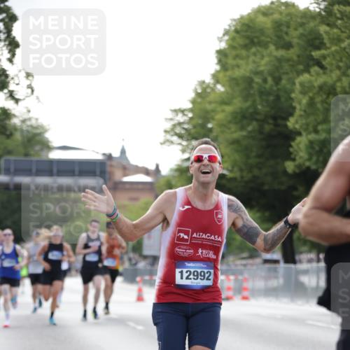 29.06.2025 - hella hamburg halbmarathon Jannik Wohlers http://msf.ph/oto/8179832 29.06.2025 09:42:33 Lombardsbrücke 5612, 7331, 7855, 9097, 9269, 11228, 11994, 12341, 12360, 12529, 12992, 13346, 14753, 14836, 18740, 19041, 19042, 19050, 19076 meine-sportfotos.de