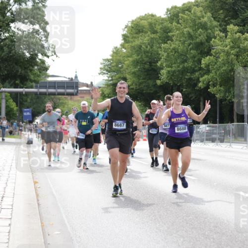 29.06.2025 - hella hamburg halbmarathon Jannik Wohlers http://msf.ph/oto/8179844 29.06.2025 10:22:46 Lombardsbrücke 2925, 3029, 3034, 4190, 4266, 4793, 6502, 6578, 6784, 6785, 6849, 7891, 8687, 8688, 8716, 8918, 8920, 9133, 9301, 9877, 9913, 10739, 11798, 12025, 12073, 12265, 13560, 14041, 14338, 14821, 16416, 16558, 16565, 16566, 16863, 17013, 17099, 17207, 17299, 17657, 17719 meine-sportfotos.de