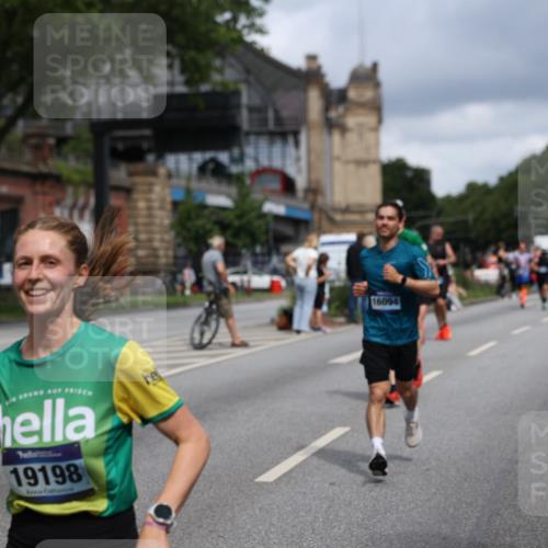 29.06.2025 - hella hamburg halbmarathon Yannick Fuchs http://msf.ph/oto/8179855 29.06.2025 10:42:46 20KM 1086, 1163, 1176, 1537, 1884, 1892, 1914, 2442, 3213, 4711, 5421, 6377, 6923, 7367, 8216, 8889, 8916, 9482, 9638, 9770, 10000, 11451, 11467, 12149, 12534, 12840, 14192, 14511, 14814, 14990, 15573, 15784, 15917, 15981, 16094, 16269, 17007, 17127, 17982, 18251, 18815, 18923, 19198 meine-sportfotos.de
