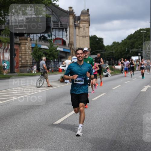 29.06.2025 - hella hamburg halbmarathon Yannick Fuchs http://msf.ph/oto/8179883 29.06.2025 10:42:47 20KM 1086, 1163, 1176, 1537, 1884, 1892, 1914, 2442, 3213, 4711, 5421, 6377, 6923, 7367, 8216, 8889, 8916, 9482, 9638, 9770, 10000, 11451, 11467, 12149, 12534, 12690, 12840, 14192, 14511, 14814, 14990, 15573, 15784, 15917, 15981, 16094, 16269, 17007, 17127, 17395, 17982, 18251, 18815, 18923, 19198 meine-sportfotos.de