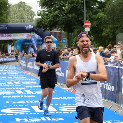 29.06.2025 - hella hamburg halbmarathon Zöllner http://msf.ph/oto/8179888 29.06.2025 10:30:25 Ziel 10173, 12691 meine-sportfotos.de