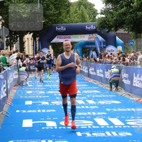 29.06.2025 - hella hamburg halbmarathon Zöllner http://msf.ph/oto/8179923 29.06.2025 10:30:35 Ziel 2460, 3845, 7231, 8318, 11413, 12049, 15253, 16713 meine-sportfotos.de