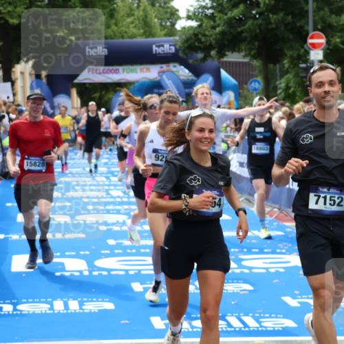 29.06.2025 - hella hamburg halbmarathon Zöllner http://msf.ph/oto/8179927 29.06.2025 10:39:41 Ziel 1358, 4398, 4888, 7152, 7154, 9265, 11284, 11806, 14077, 15094, 15336, 15828, 16761, 17215, 17360, 17425, 18154, 18285, 18803 meine-sportfotos.de