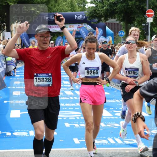 29.06.2025 - hella hamburg halbmarathon Zöllner http://msf.ph/oto/8179968 29.06.2025 10:39:42 Ziel 1358, 4398, 4888, 11284, 11806, 14077, 15094, 15435, 15828, 16580, 16761, 17215, 17360, 17425, 18154, 18285, 18803 meine-sportfotos.de