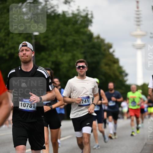 29.06.2025 - hella hamburg halbmarathon Dr. Thomas Lammeyer http://msf.ph/oto/8180036 29.06.2025 10:10:21 Kennedybrücke 1830, 1936, 2471, 2624, 3062, 4169, 4542, 5431, 6014, 7741, 8290, 8744, 8909, 9917, 10214, 10781 meine-sportfotos.de