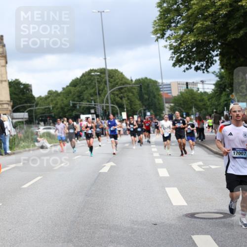 29.06.2025 - hella hamburg halbmarathon Yannick Fuchs http://msf.ph/oto/8180044 29.06.2025 10:42:48 20KM 1086, 1163, 1176, 1537, 1884, 1892, 1914, 2442, 3213, 4711, 5421, 6377, 6923, 7367, 8216, 8889, 8916, 9348, 9482, 9638, 9770, 10000, 11451, 11467, 12149, 12534, 12690, 12840, 13962, 14033, 14192, 14511, 14814, 14990, 15784, 15917, 15981, 16094, 16269, 17007, 17127, 17395, 17855, 17982, 18251, 18815, 18923, 19198 meine-sportfotos.de