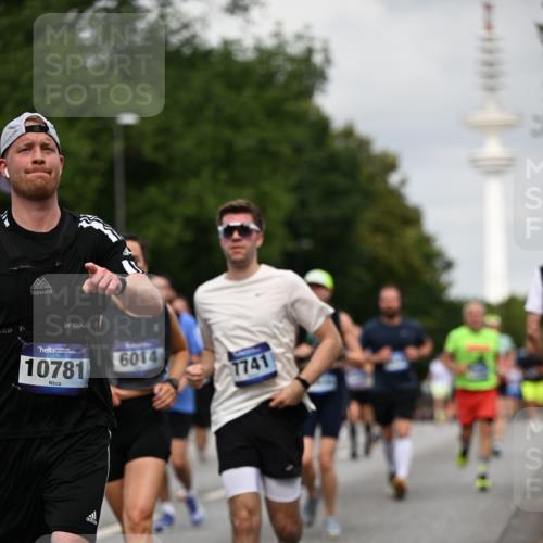 29.06.2025 - hella hamburg halbmarathon Dr. Thomas Lammeyer http://msf.ph/oto/8180056 29.06.2025 10:10:22 Kennedybrücke 1830, 1936, 2471, 2624, 3062, 4169, 4542, 5431, 6014, 7741, 8290, 8744, 8909, 9917, 10214, 10781 meine-sportfotos.de