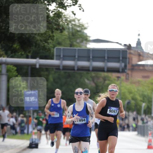 29.06.2025 - hella hamburg halbmarathon Jannik Wohlers http://msf.ph/oto/8180068 29.06.2025 09:42:35 Lombardsbrücke 4338, 5612, 7331, 7855, 9097, 11228, 11994, 12341, 12529, 12992, 13346, 14728, 14753, 18740, 19076 meine-sportfotos.de