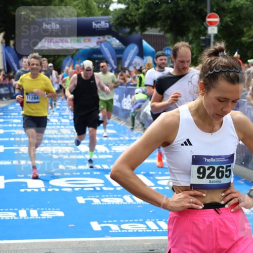 29.06.2025 - hella hamburg halbmarathon Zöllner http://msf.ph/oto/8180078 29.06.2025 10:39:44 Ziel 1358, 4398, 4888, 11284, 11806, 13190, 14077, 15094, 15435, 16580, 16761, 17005, 17360, 17425, 17792, 18013, 18154 meine-sportfotos.de