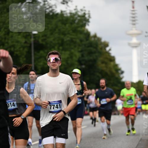 29.06.2025 - hella hamburg halbmarathon Dr. Thomas Lammeyer http://msf.ph/oto/8180086 29.06.2025 10:10:22 Kennedybrücke 1830, 1936, 2471, 2624, 3062, 4169, 4542, 5431, 6014, 7741, 8290, 8744, 8909, 9917, 10214, 10781 meine-sportfotos.de