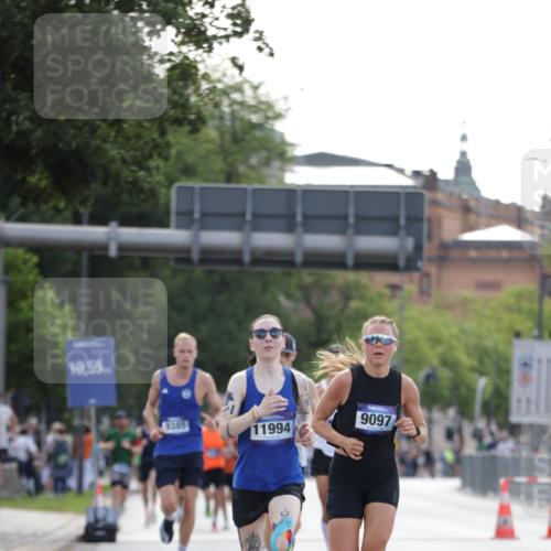29.06.2025 - hella hamburg halbmarathon Jannik Wohlers http://msf.ph/oto/8180108 29.06.2025 09:42:35 Lombardsbrücke 4338, 5612, 7331, 7855, 9097, 11228, 11994, 12341, 12529, 12992, 13346, 14728, 14753, 18740, 19076 meine-sportfotos.de