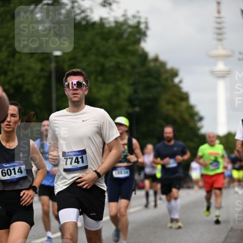 29.06.2025 - hella hamburg halbmarathon Dr. Thomas Lammeyer http://msf.ph/oto/8180128 29.06.2025 10:10:22 Kennedybrücke 1830, 1936, 2471, 2624, 3062, 4169, 4542, 5431, 6014, 7741, 8290, 8744, 8909, 9917, 10214, 10781 meine-sportfotos.de