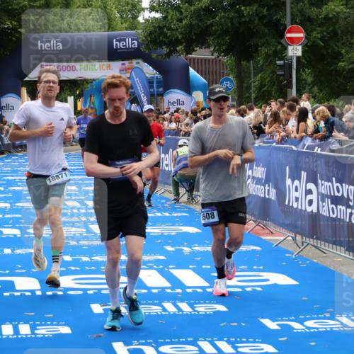29.06.2025 - hella hamburg halbmarathon Zöllner http://msf.ph/oto/8180147 29.06.2025 10:30:53 Ziel 3379, 7055, 7880, 9381, 9508, 18871 meine-sportfotos.de