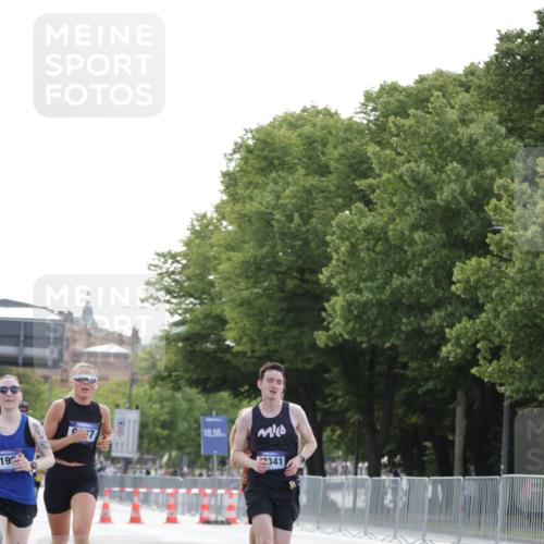 29.06.2025 - hella hamburg halbmarathon Jannik Wohlers http://msf.ph/oto/8180221 29.06.2025 09:42:36 Lombardsbrücke 4338, 5301, 5612, 9097, 9385, 11228, 11994, 12341, 12529, 12992, 13346, 14728, 18740, 19076 meine-sportfotos.de