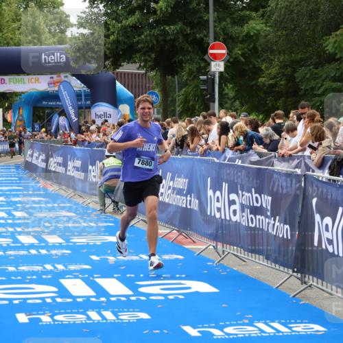 29.06.2025 - hella hamburg halbmarathon Zöllner http://msf.ph/oto/8180225 29.06.2025 10:30:58 Ziel 7880, 16508 meine-sportfotos.de