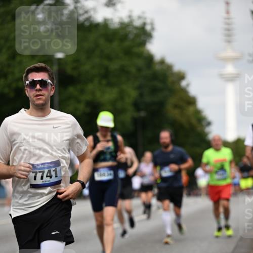 29.06.2025 - hella hamburg halbmarathon Dr. Thomas Lammeyer http://msf.ph/oto/8180227 29.06.2025 10:10:23 Kennedybrücke 1766, 1830, 1936, 2471, 2624, 3062, 4169, 4542, 5431, 6014, 7741, 8290, 8744, 8909, 10214, 10781 meine-sportfotos.de
