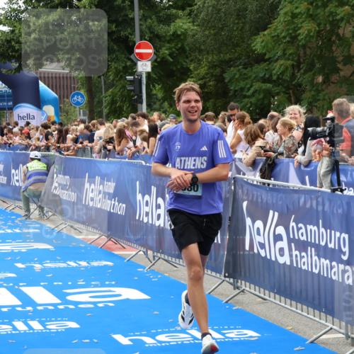 29.06.2025 - hella hamburg halbmarathon Zöllner http://msf.ph/oto/8180258 29.06.2025 10:30:59 Ziel 7880, 16508 meine-sportfotos.de