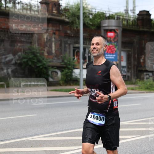 29.06.2025 - hella hamburg halbmarathon Yannick Fuchs http://msf.ph/oto/8180291 29.06.2025 10:42:53 20KM 1163, 1176, 1537, 1884, 1892, 2442, 3213, 3985, 4711, 5421, 6389, 6923, 8889, 8916, 9348, 9638, 9770, 10000, 11451, 11467, 12149, 12534, 12690, 12840, 13962, 14033, 14192, 14511, 14990, 15784, 15917, 15981, 16094, 17007, 17127, 17395, 17745, 17855, 17982, 18251, 18598, 18815, 18923 meine-sportfotos.de