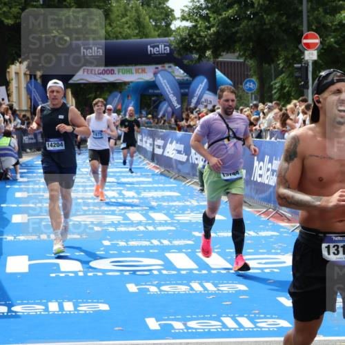 29.06.2025 - hella hamburg halbmarathon Zöllner http://msf.ph/oto/8180295 29.06.2025 10:39:53 Ziel 1603, 1975, 2525, 2563, 2573, 4766, 6149, 11714, 14204, 15744, 15813, 18013 meine-sportfotos.de