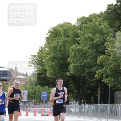 29.06.2025 - hella hamburg halbmarathon Jannik Wohlers http://msf.ph/oto/8180301 29.06.2025 09:42:36 Lombardsbrücke 4338, 5301, 5612, 9097, 9385, 11228, 11994, 12341, 12529, 12992, 13346, 14728, 18740, 19076 meine-sportfotos.de