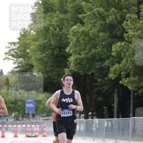 29.06.2025 - hella hamburg halbmarathon Jannik Wohlers http://msf.ph/oto/8180329 29.06.2025 09:42:36 Lombardsbrücke 4338, 5301, 5612, 9097, 9385, 11228, 11994, 12341, 12529, 12992, 13346, 14728, 18740, 19076 meine-sportfotos.de