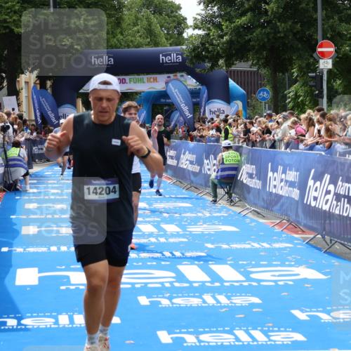 29.06.2025 - hella hamburg halbmarathon Zöllner http://msf.ph/oto/8180356 29.06.2025 10:39:54 Ziel 1603, 1975, 2525, 2563, 2573, 4766, 6149, 7981, 11714, 14204, 15744, 15813 meine-sportfotos.de