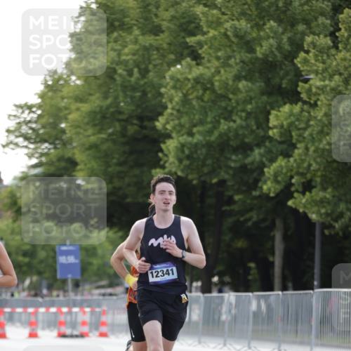 29.06.2025 - hella hamburg halbmarathon Jannik Wohlers http://msf.ph/oto/8180366 29.06.2025 09:42:36 Lombardsbrücke 4338, 5301, 5612, 9097, 9385, 11228, 11994, 12341, 12529, 12992, 13346, 14728, 18740, 19076 meine-sportfotos.de