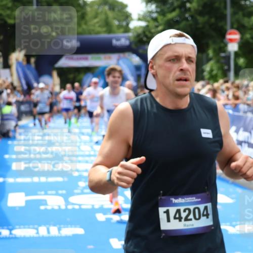 29.06.2025 - hella hamburg halbmarathon Zöllner http://msf.ph/oto/8180388 29.06.2025 10:39:55 Ziel 1603, 1975, 2525, 2563, 2573, 4766, 6149, 7981, 8574, 11714, 15813 meine-sportfotos.de