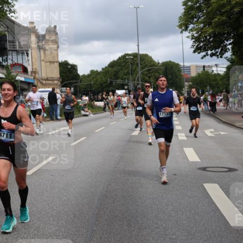 29.06.2025 - hella hamburg halbmarathon Yannick Fuchs http://msf.ph/oto/8180391 29.06.2025 10:42:55 20KM 1163, 1176, 1537, 1884, 1892, 2260, 3213, 3985, 4711, 5421, 6389, 6923, 8889, 9348, 9638, 9661, 9770, 10000, 11451, 11467, 12149, 12534, 12690, 12840, 13009, 13183, 13450, 13962, 14033, 14192, 14511, 14990, 15384, 15784, 15917, 15981, 17007, 17127, 17395, 17745, 17855, 17982, 18251, 18598, 18815 meine-sportfotos.de