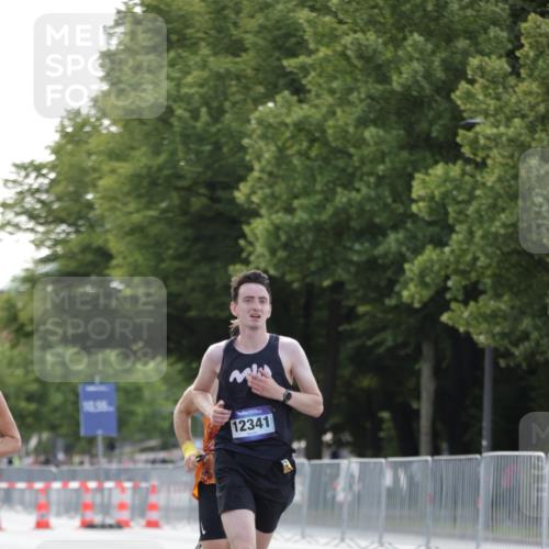 29.06.2025 - hella hamburg halbmarathon Jannik Wohlers http://msf.ph/oto/8180403 29.06.2025 09:42:36 Lombardsbrücke 4338, 5301, 5612, 9097, 9385, 11228, 11994, 12341, 12529, 12992, 13346, 14728, 18740, 19076 meine-sportfotos.de