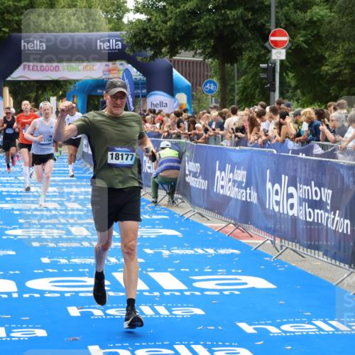 29.06.2025 - hella hamburg halbmarathon Zöllner http://msf.ph/oto/8180454 29.06.2025 10:31:15 Ziel 3201, 10017, 10298, 10929, 11857, 12232, 13754, 14450, 18177, 19042 meine-sportfotos.de