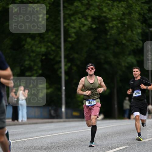 29.06.2025 - hella hamburg halbmarathon Dr. Thomas Lammeyer http://msf.ph/oto/8180462 29.06.2025 09:47:11 Kennedybrücke 1122, 1953, 2483, 3189, 3379, 5308, 9079, 9804, 10351, 11150 meine-sportfotos.de