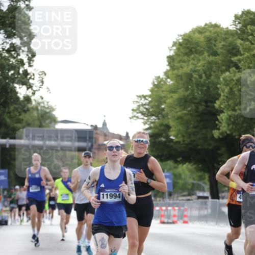 29.06.2025 - hella hamburg halbmarathon Jannik Wohlers http://msf.ph/oto/8180477 29.06.2025 09:42:37 Lombardsbrücke 4338, 5301, 9097, 9385, 11228, 11994, 12341, 12529, 12992, 13346, 14728, 18037, 18740, 19076 meine-sportfotos.de