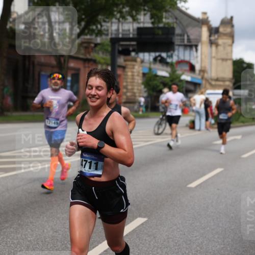 29.06.2025 - hella hamburg halbmarathon Yannick Fuchs http://msf.ph/oto/8180482 29.06.2025 10:42:56 20KM 1163, 1176, 1537, 1884, 1892, 2260, 3213, 3985, 4711, 4847, 4890, 5421, 6389, 6923, 8889, 9348, 9661, 9770, 10000, 11451, 11467, 12149, 12534, 12690, 12840, 13009, 13183, 13450, 13962, 14033, 14192, 14511, 14990, 15384, 15784, 15917, 15981, 17007, 17127, 17395, 17745, 17855, 17982, 18251, 18598, 18815, 18887 meine-sportfotos.de