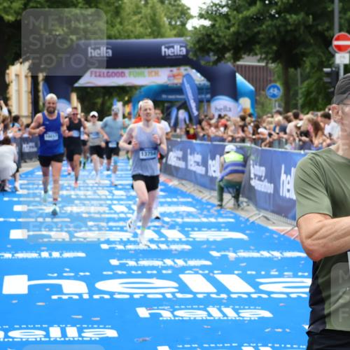 29.06.2025 - hella hamburg halbmarathon Zöllner http://msf.ph/oto/8180493 29.06.2025 10:31:17 Ziel 3201, 4812, 10017, 10298, 11857, 12232, 13754, 14450, 14548, 19042 meine-sportfotos.de
