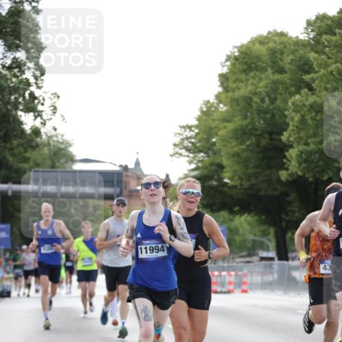 29.06.2025 - hella hamburg halbmarathon Jannik Wohlers http://msf.ph/oto/8180547 29.06.2025 09:42:37 Lombardsbrücke 4338, 5301, 9097, 9385, 11228, 11994, 12341, 12529, 12992, 13346, 14728, 18037, 18740, 19076 meine-sportfotos.de