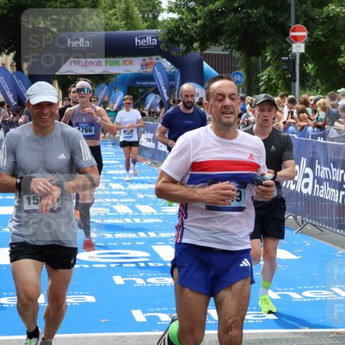 29.06.2025 - hella hamburg halbmarathon Zöllner http://msf.ph/oto/8180566 29.06.2025 10:40:00 Ziel 1603, 2563, 3626, 4766, 5375, 6149, 7981, 8467, 8574, 11714, 15421, 15813 meine-sportfotos.de