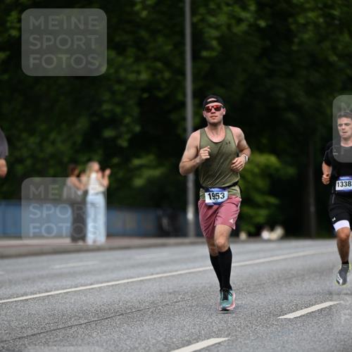 29.06.2025 - hella hamburg halbmarathon Dr. Thomas Lammeyer http://msf.ph/oto/8180581 29.06.2025 09:47:11 Kennedybrücke 1122, 1953, 2483, 3189, 3379, 5308, 9079, 9804, 10351, 11150 meine-sportfotos.de