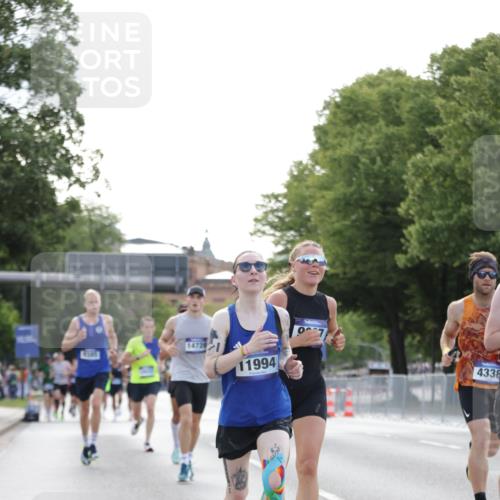 29.06.2025 - hella hamburg halbmarathon Jannik Wohlers http://msf.ph/oto/8180588 29.06.2025 09:42:37 Lombardsbrücke 4338, 5301, 9097, 9385, 11228, 11994, 12341, 12529, 12992, 13346, 14728, 18037, 18740, 19076 meine-sportfotos.de