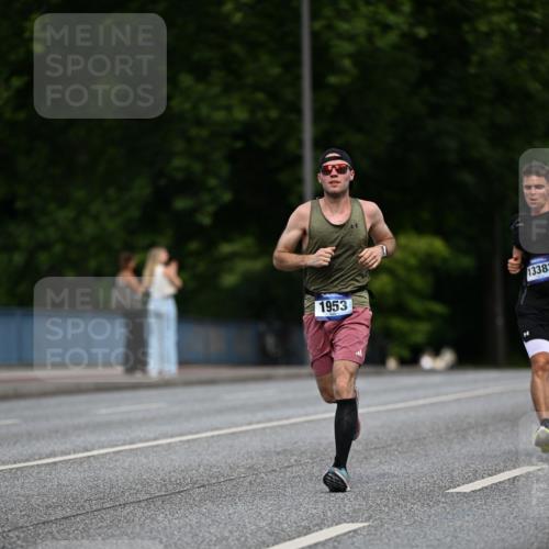 29.06.2025 - hella hamburg halbmarathon Dr. Thomas Lammeyer http://msf.ph/oto/8180591 29.06.2025 09:47:12 Kennedybrücke 1122, 1953, 2483, 3189, 3379, 5308, 9079, 10351, 11150 meine-sportfotos.de
