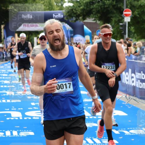 29.06.2025 - hella hamburg halbmarathon Zöllner http://msf.ph/oto/8180611 29.06.2025 10:31:21 Ziel 3955, 4812, 10017, 10298, 11857, 12232, 14450, 14548, 19042 meine-sportfotos.de