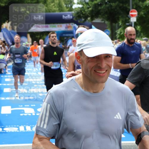 29.06.2025 - hella hamburg halbmarathon Zöllner http://msf.ph/oto/8180617 29.06.2025 10:40:01 Ziel 1603, 2563, 3626, 4766, 5050, 5375, 6080, 7981, 8467, 8574, 15421 meine-sportfotos.de